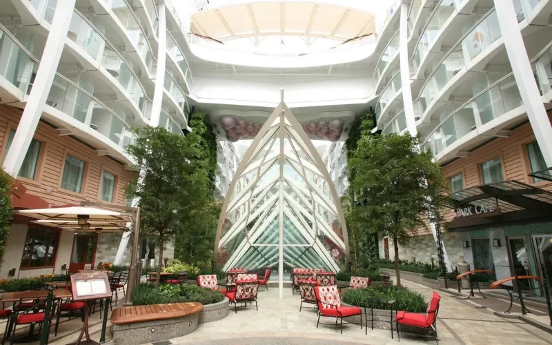 Центральный парк Лайнера Allure of the Seas