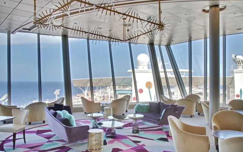Лаунж зона Лайнера Allure of the Seas