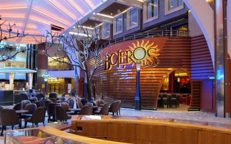 Бар в латинском стиле  Лайнера Allure of the Seas