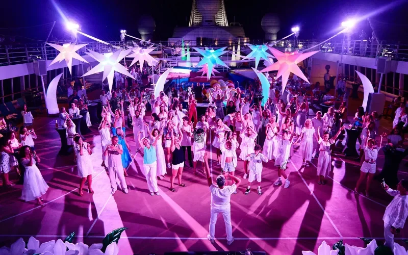 White Party на солнечной палубе Лайнера Astoria Grande
