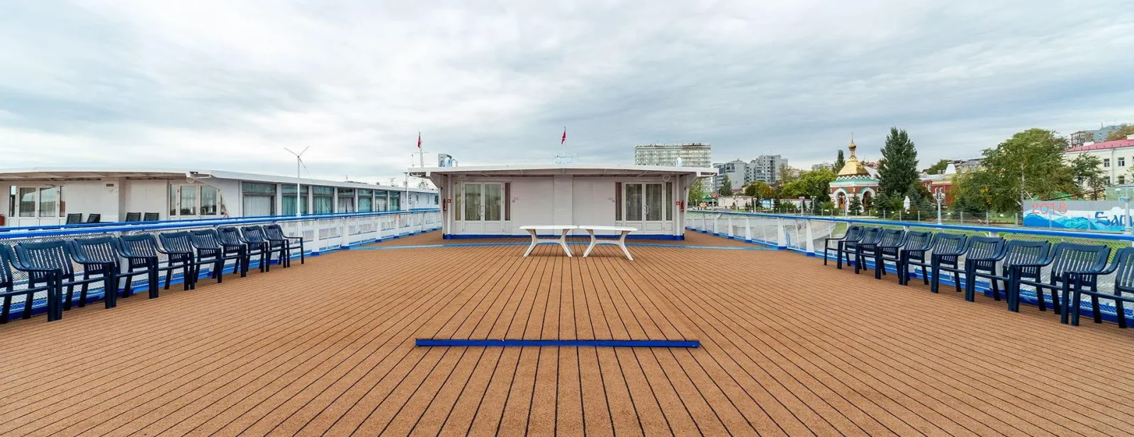 Солнечная палуба Теплохода Семен Буденный