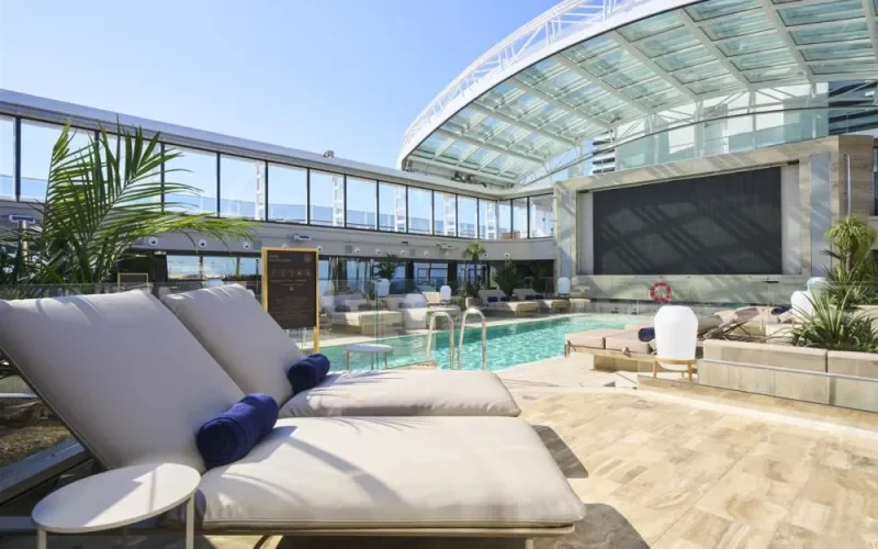 Conservatory Pool & Bar Лайнера Explora I