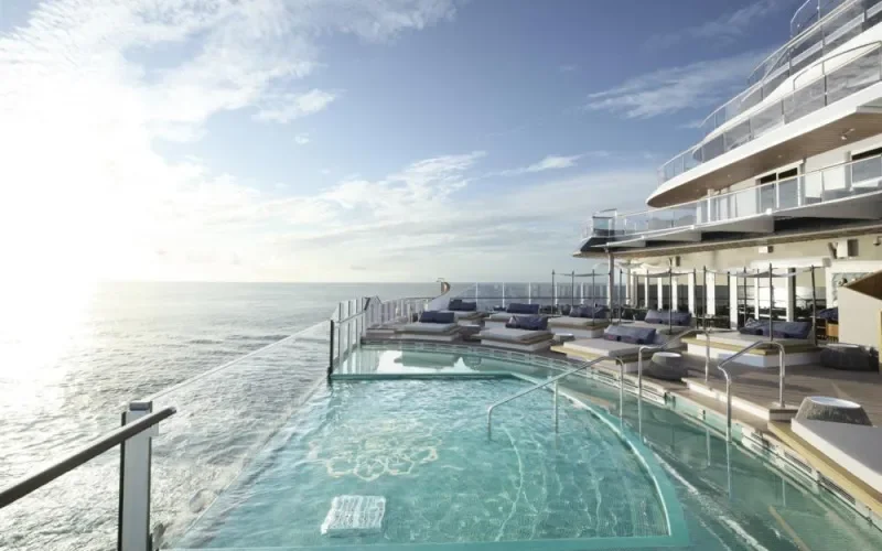 Astern Pool & Bar Лайнера Explora II