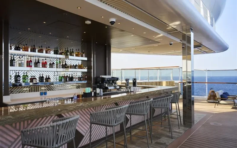Sky Bar Лайнера Explora II