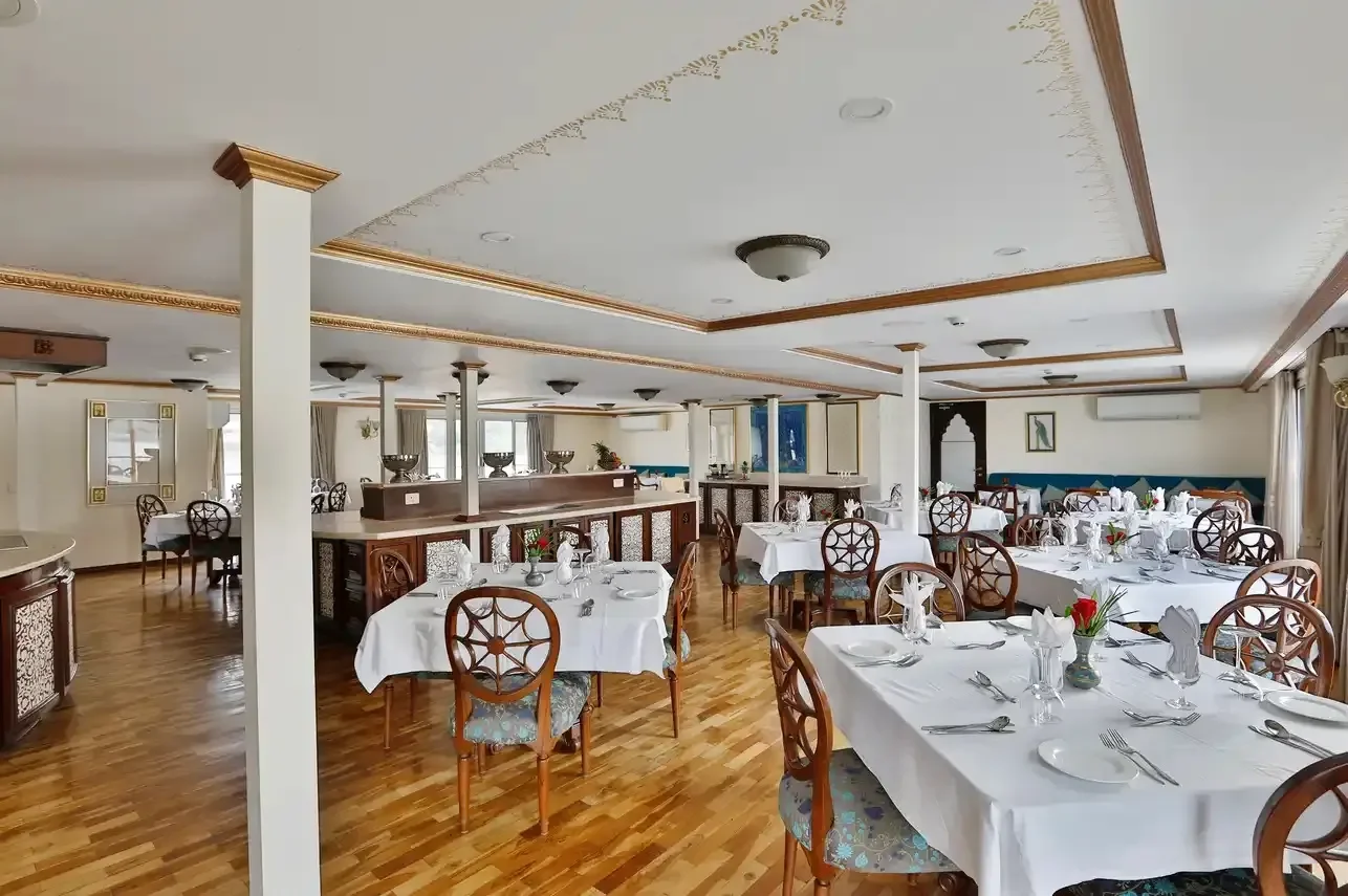 Ресторан Теплохода Ganges Voyager I