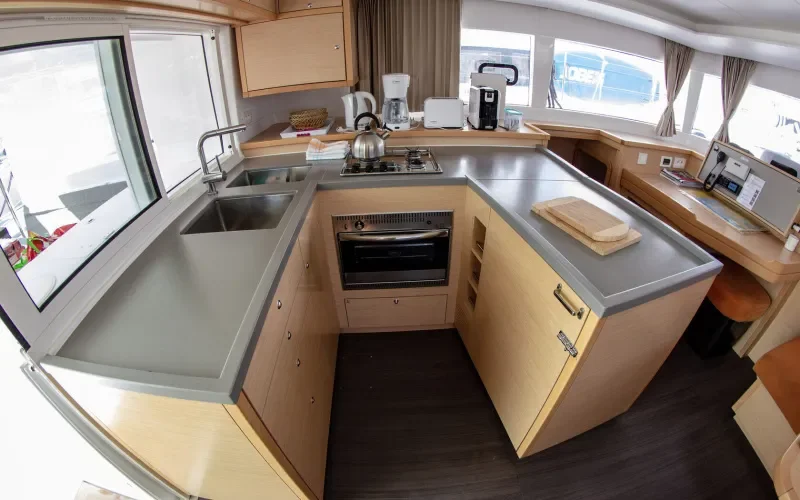 Кухня Лайнера LAGOON 450