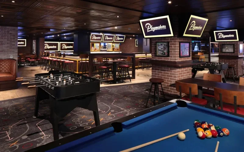 Бар  Playmakers Sports Bar & Arcade Лайнера Legend of the Seas