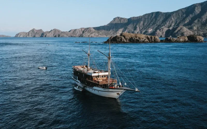 Яхта Majestic Voyager