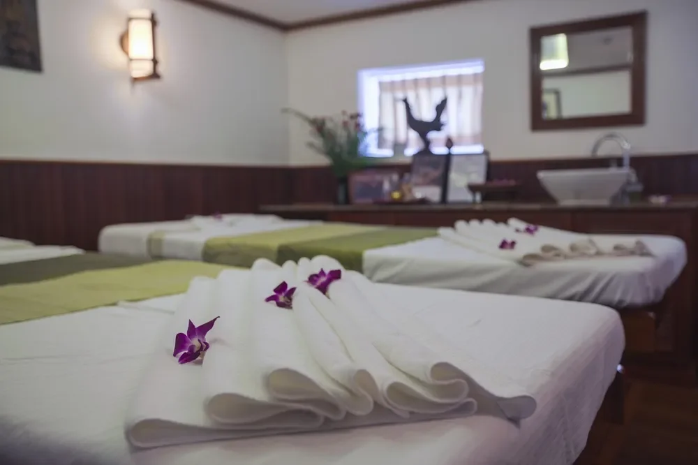 Уборка в комнате  Теплохода Mekong Pandaw