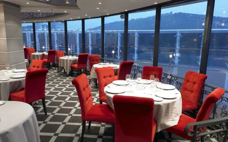 Ресторан Yacht Club Dedicated Restaurant Лайнера MSC Fantasia