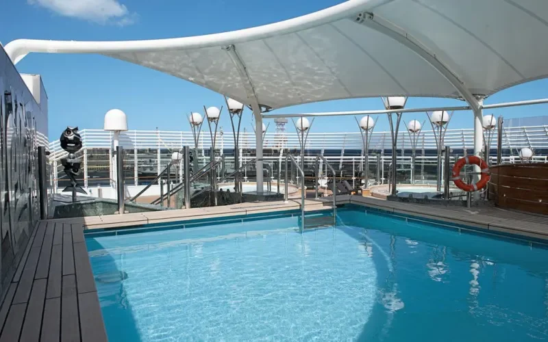 Открытый бассейн Лайнера MSC Fantasia