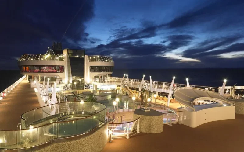 Солнечная палуба Лайнера MSC Fantasia