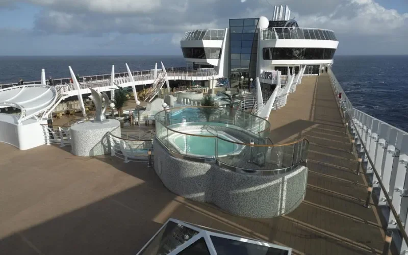 Солнечная палуба Лайнера MSC Fantasia