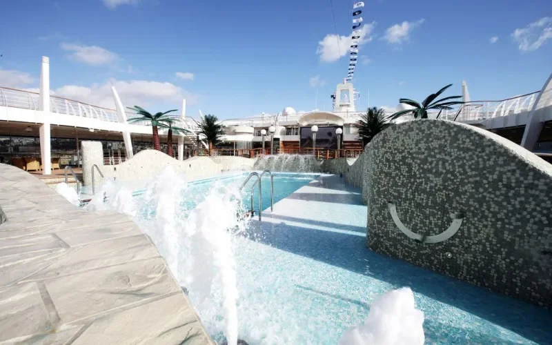 Солнечная палуба Лайнера MSC Fantasia