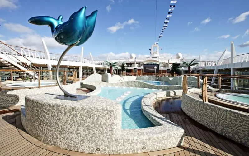 Солнечная палуба, джакузи Лайнера MSC Fantasia