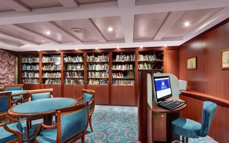 Библиотека, интернет-кафе Лайнера MSC Lirica