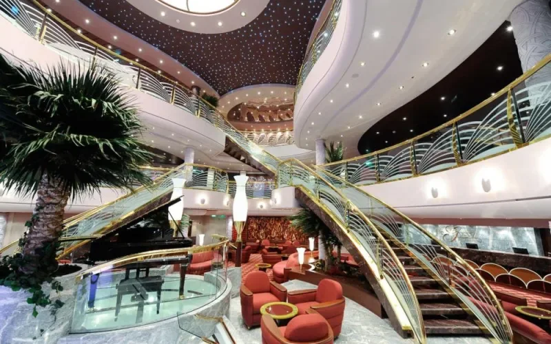 Центральный холл и ресепшн Лайнера MSC Magnifica