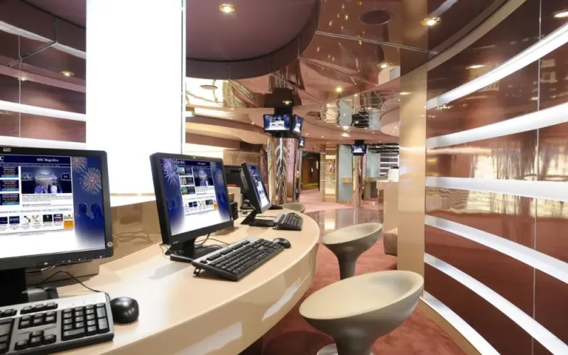 Интернет-кафе Лайнера MSC Magnifica
