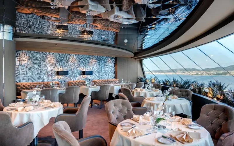 Ресторан MSC Yacht Club Лайнера MSC Meraviglia