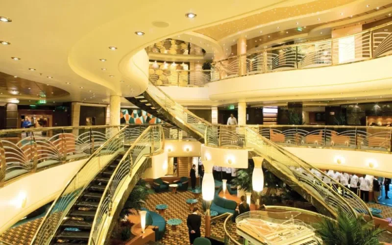 Центральный холл и ресепшн Лайнера MSC Musica