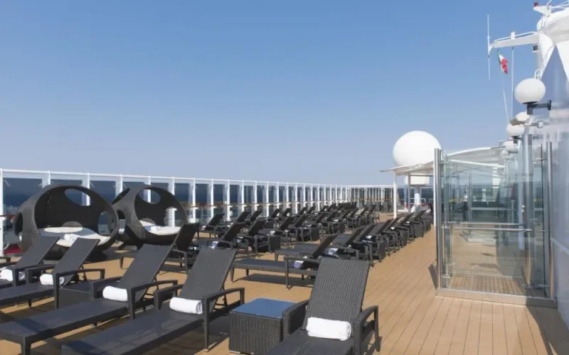 Места для загара на открытой палубе Лайнера MSC Opera