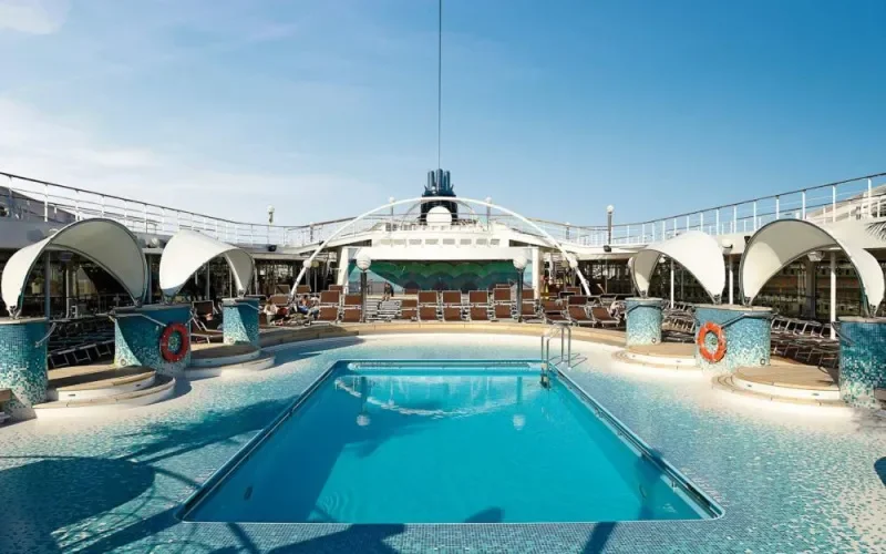 Бассейн на открытой палубе Лайнера MSC Orchestra