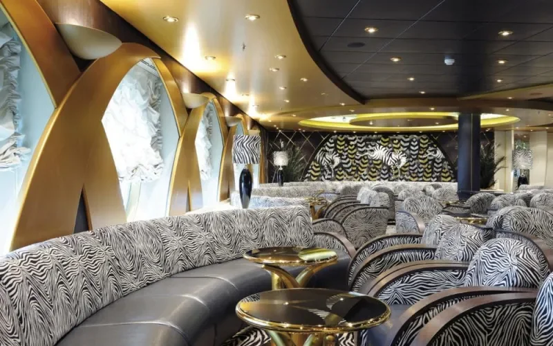 Бар The Zebra Лайнера MSC Poesia