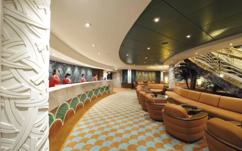 Ресепшн Лайнера MSC Poesia