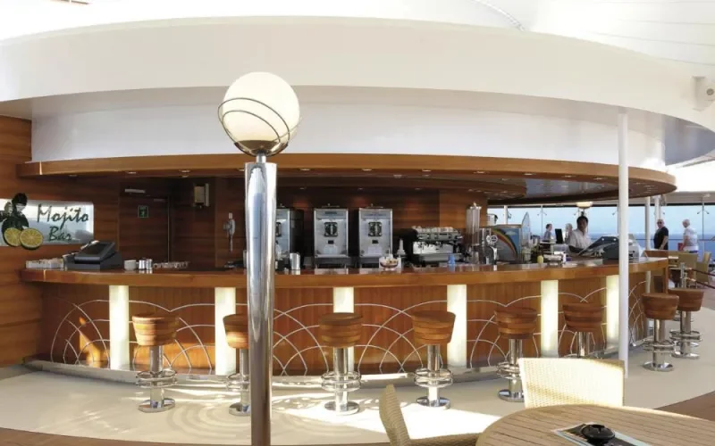 Бар Mojito Bar Лайнера MSC Poesia