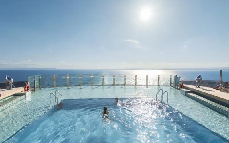Открытый бассейн на корме Лайнера MSC Preziosa