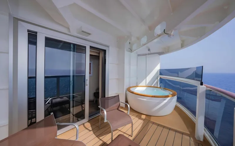 Сьют с джакузи Лайнера MSC Seashore