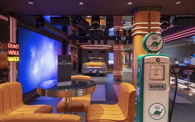 Бар Garage Club Лайнера MSC Seaview