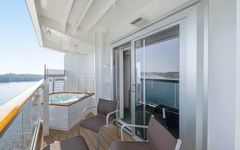 Сьют с джакузи Лайнера MSC Seaview