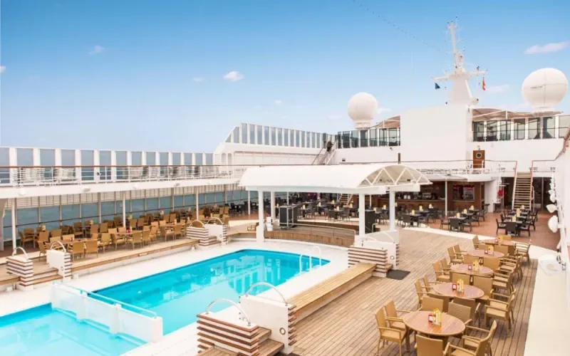 Бассейн на открытой палубе Лайнера MSC Sinfonia