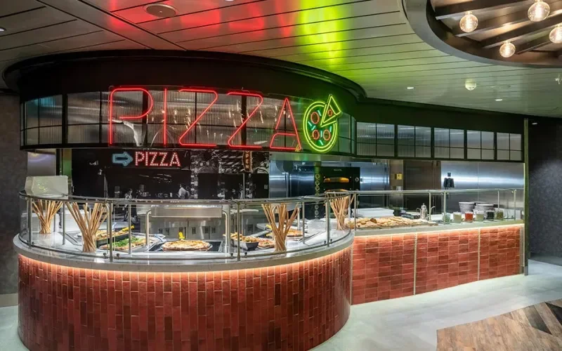 Ресторан Pizza & Burger Лайнера MSC World Asia
