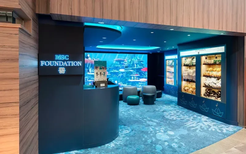 Общественное пространство  Лайнера MSC World Asia