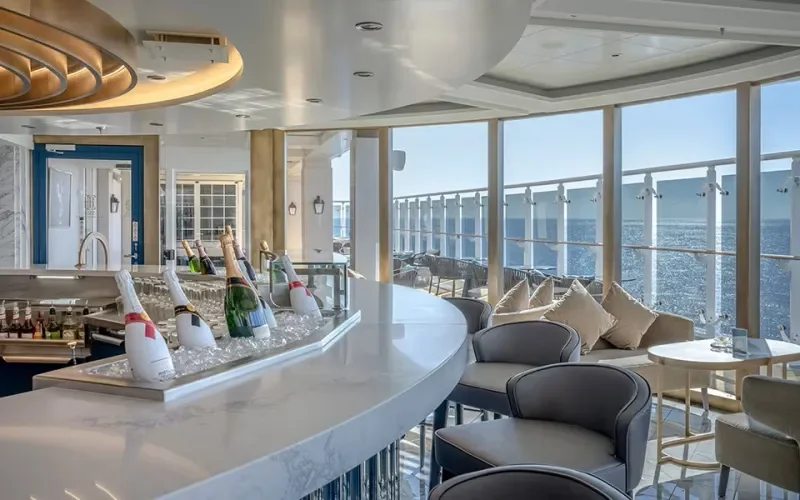 Бар Fizz Champagne Лайнера MSC World Asia