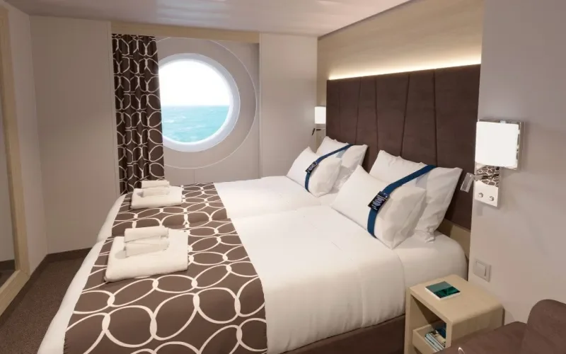 Двухместная каюта с окном Лайнера MSC World Europa