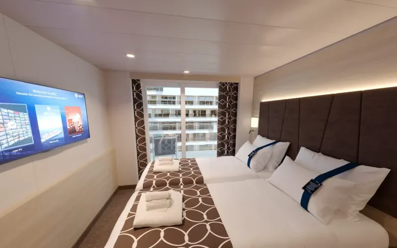 Двухкомнатная двухместная каюта с балконом с видом на променад Лайнера MSC World Europa