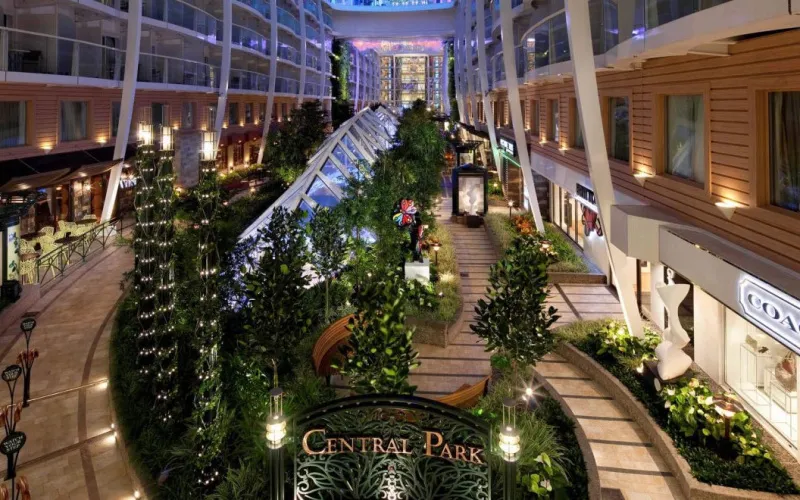 Центральный парк Лайнера Oasis of the Seas