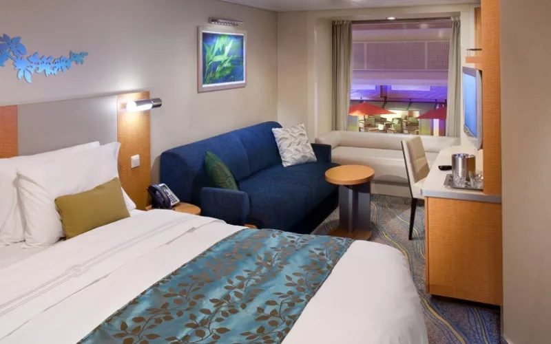 Каюта с окном  Лайнера Oasis of the Seas