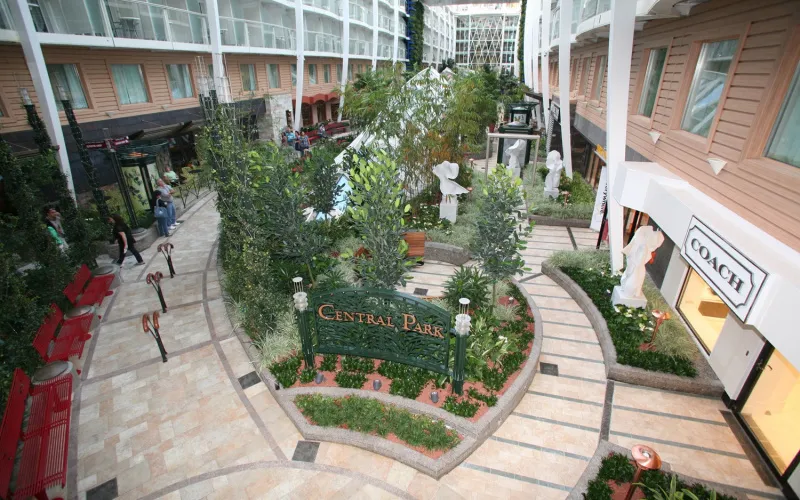 Центральный парк Лайнера Oasis of the Seas