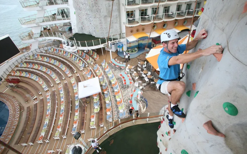 Стена для скалолазания  Лайнера Oasis of the Seas