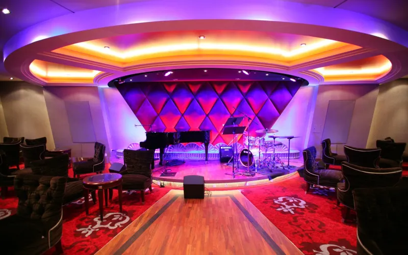 Музыкальный салон  Лайнера Oasis of the Seas