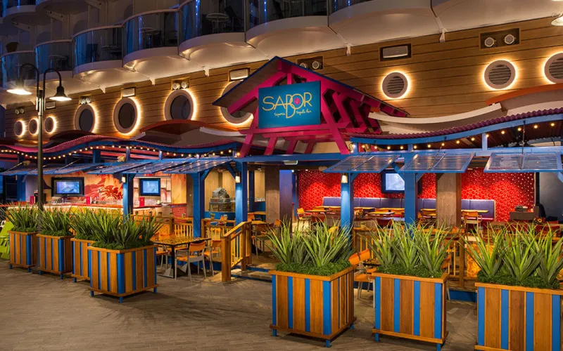 Бар  Лайнера Oasis of the Seas