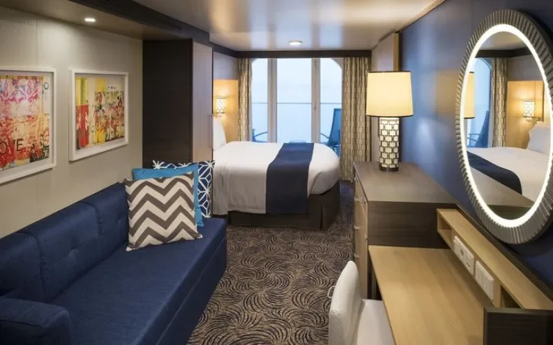 Каюта с балконом Лайнера Odyssey of the Seas