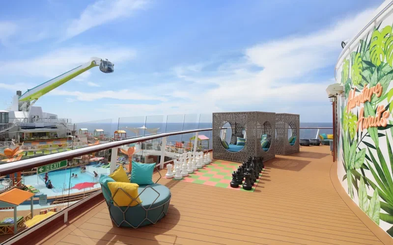 Зона для отдыха подростков  Лайнера Odyssey of the Seas