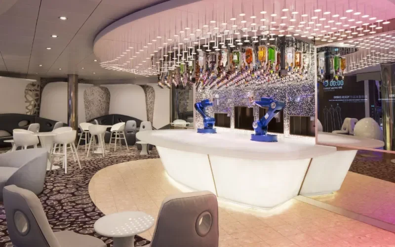 Бар Bionic Лайнера Odyssey of the Seas