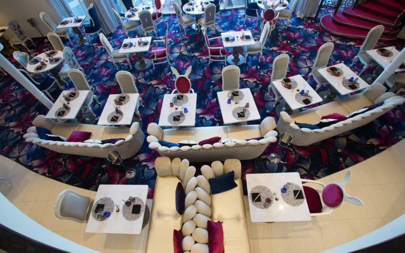 Ресторан Wonderland Лайнера Symphony of the Seas