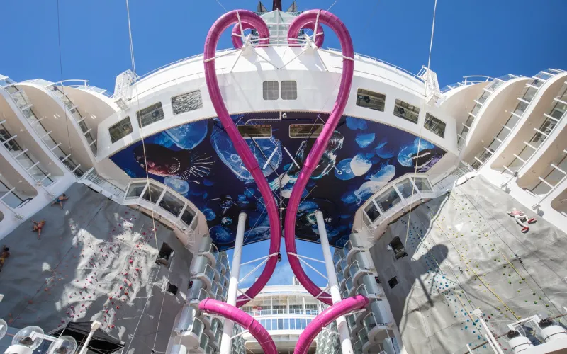 Сухая горка Ultimate Abyss Лайнера Symphony of the Seas